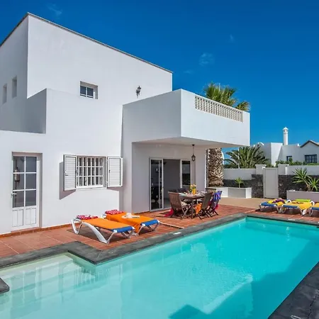 Villa Luz Salinas *